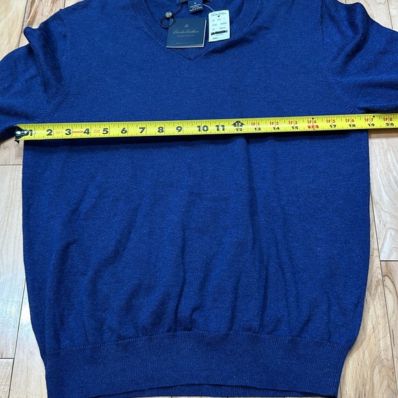 NWT Brooks Brothers V-Neck Sweater - Picture 5 of 7